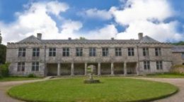 Exterior frontage of Godolphin home © Mike Henton