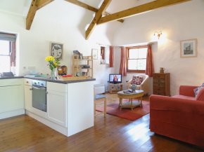photo of Holiday cottage in Crowan, Lizard, Cornwall | East Barn sleeps 3 for year 2016 | Helpful Holidays