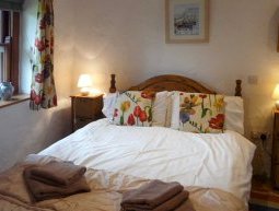 photo of Holiday cottage in Crowan, Lizard, Cornwall | East Barn sleeps 3 for year 2016 | Helpful Holidays