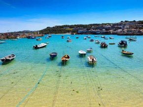 St Ives harbour i- the most wonderful Holiday environment in western Cornwall